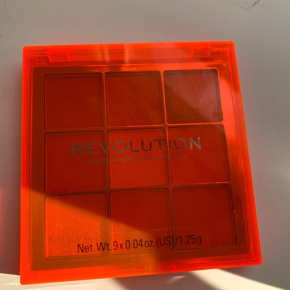 Makeup Revolution Viva Neon Eyeshadow Palette